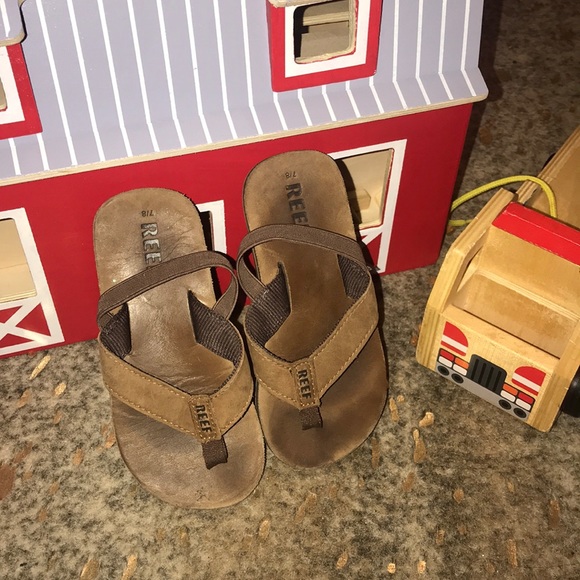 Reef Other - Kids Sz 7/8 Brown Reef Sandals with heel strap⚜️